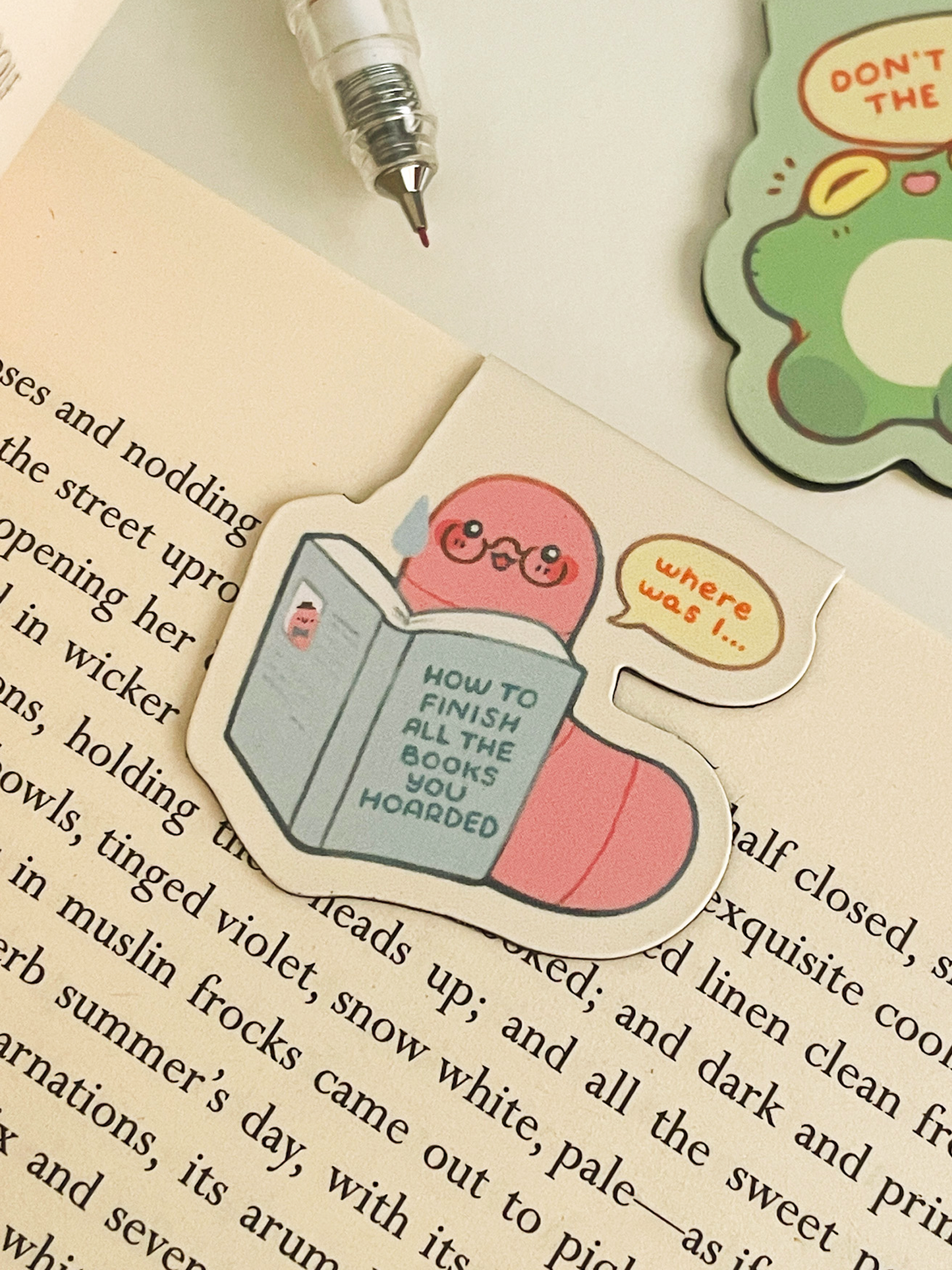 bookworm - magnetic bookmark