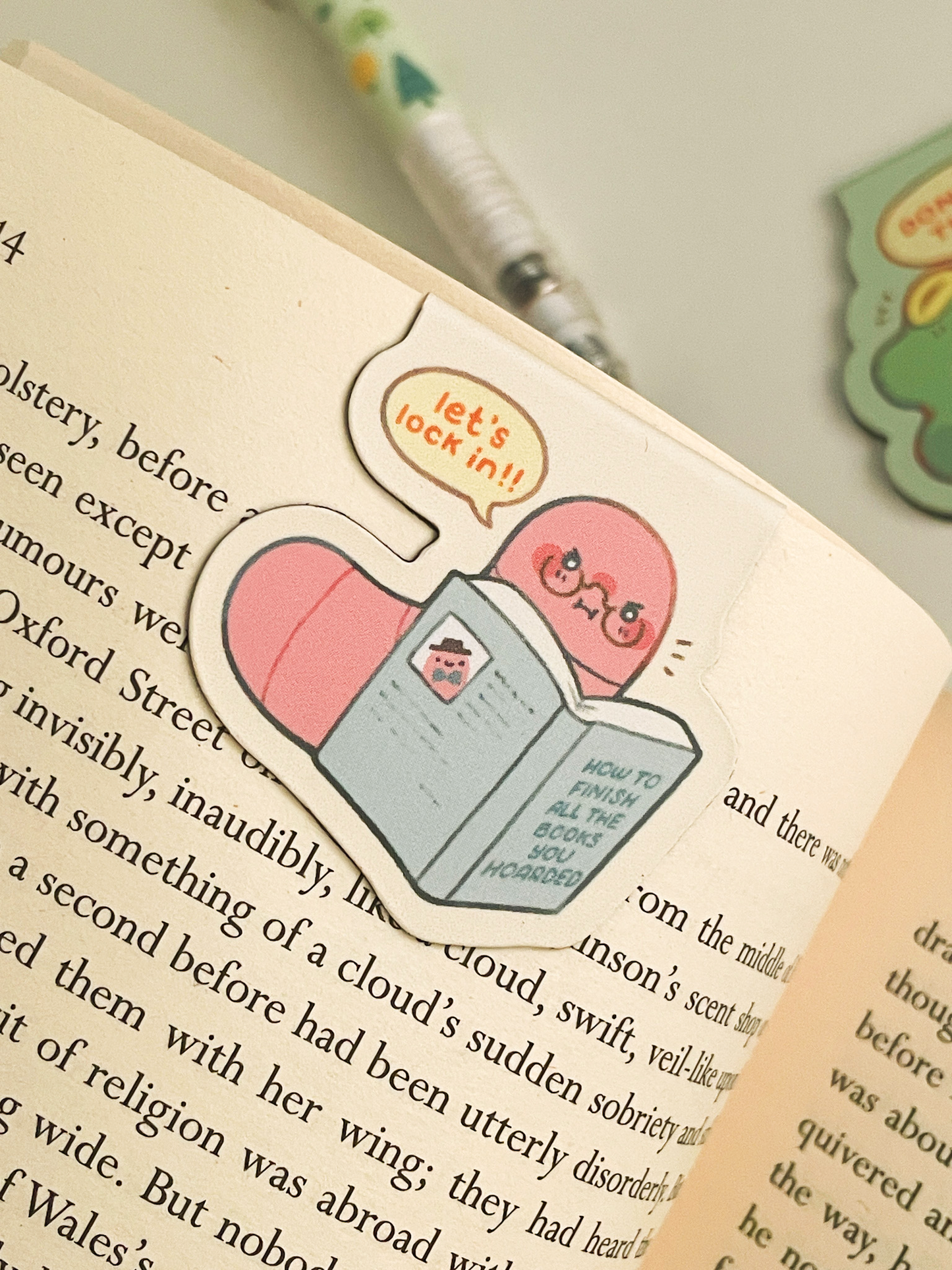 bookworm - magnetic bookmark