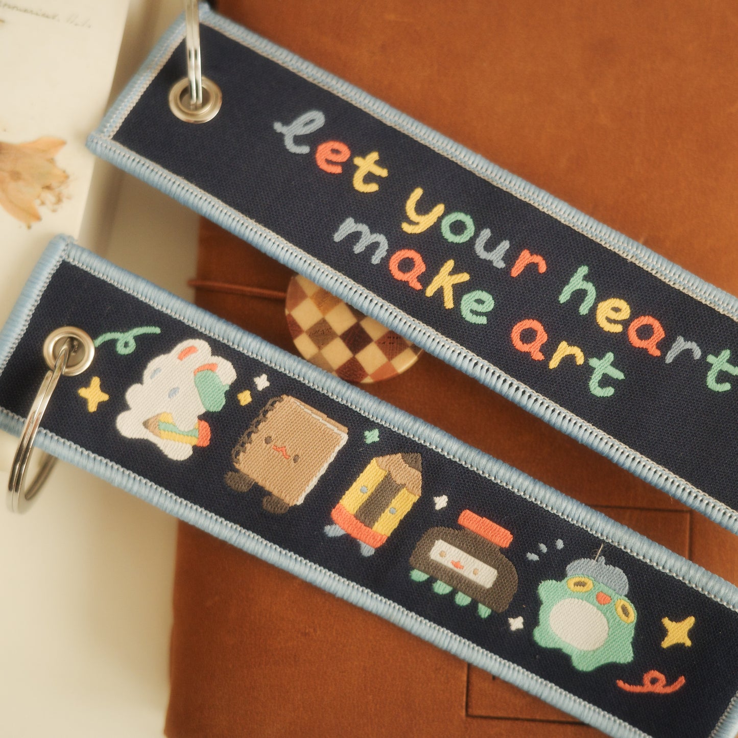 "make art" - tag keychain