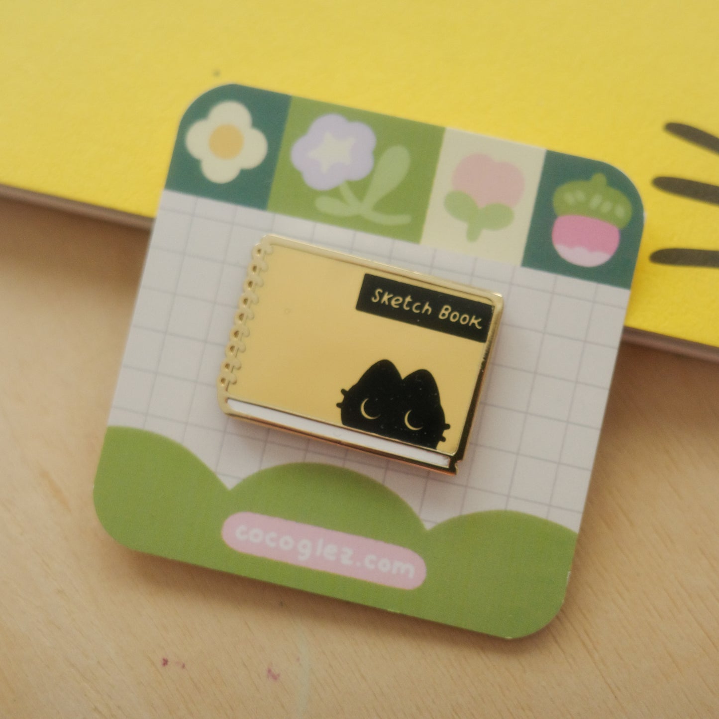 sketchbook - enamel pin
