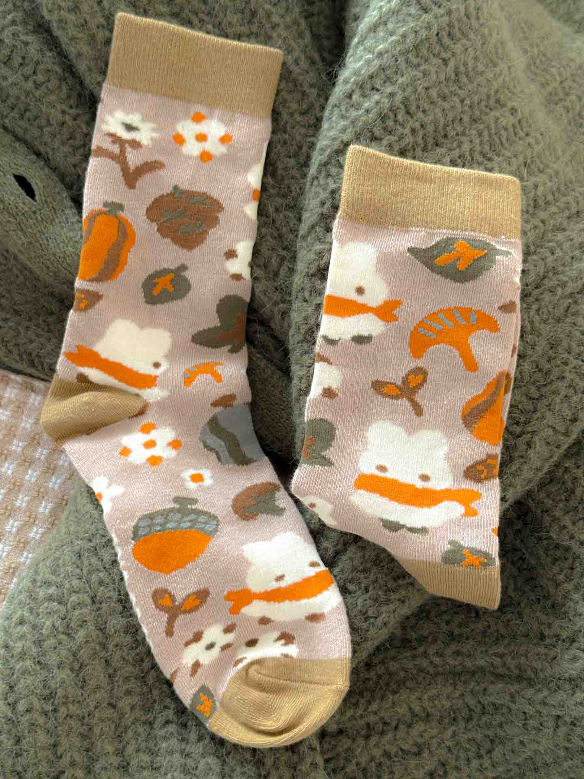autumn bun - socks