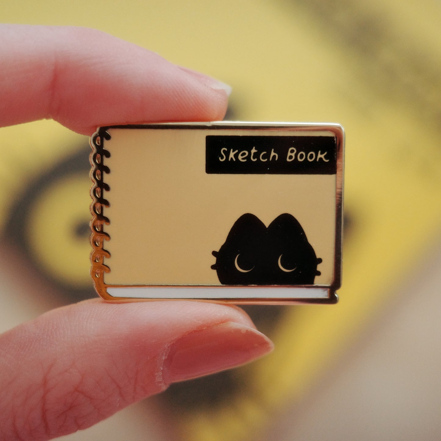 sketchbook - enamel pin