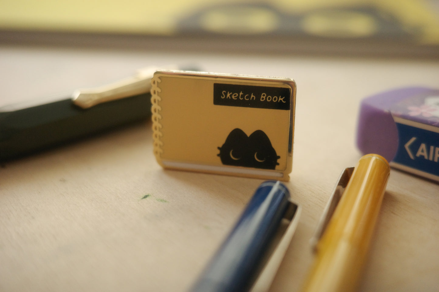 sketchbook - enamel pin
