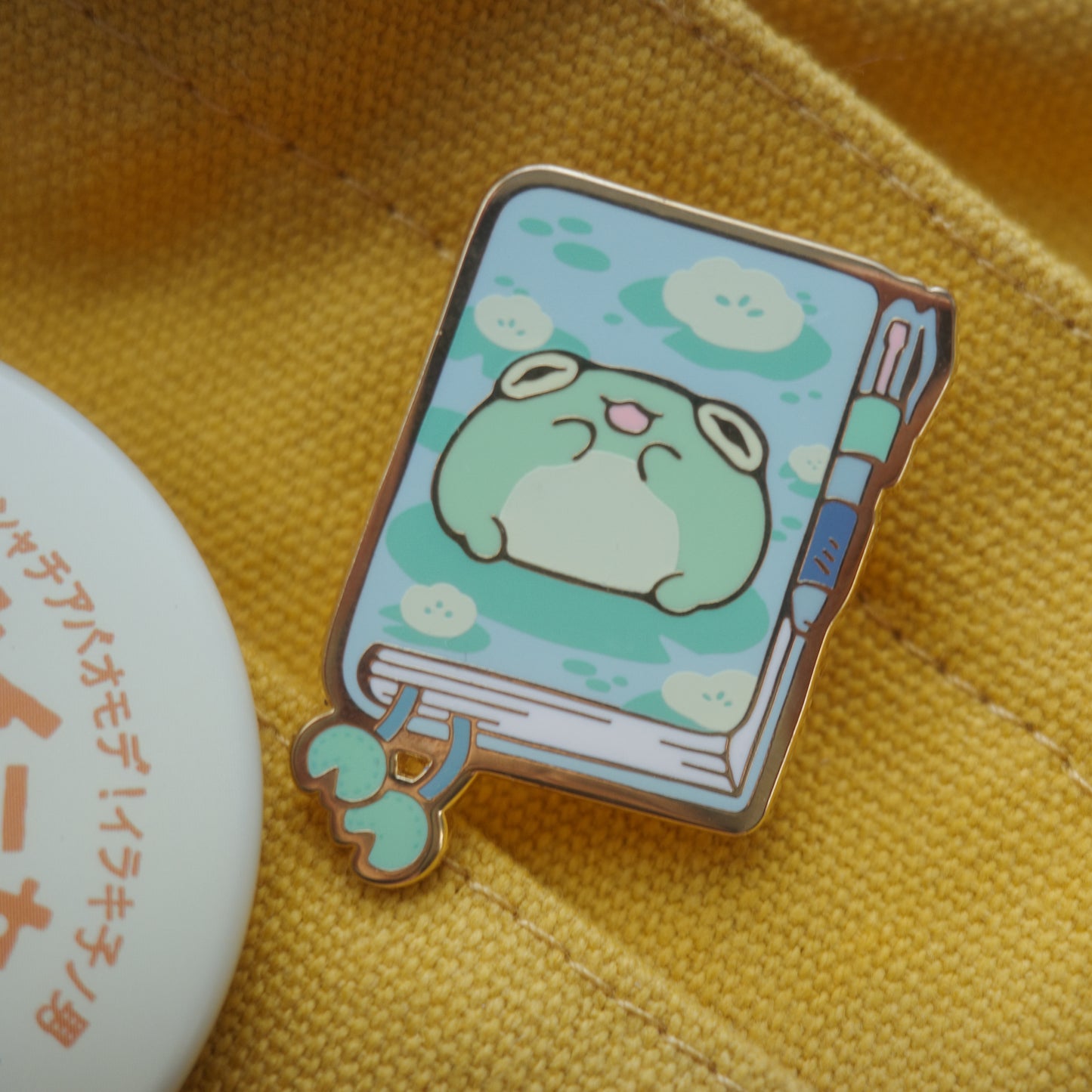 frogonichi - enamel pin
