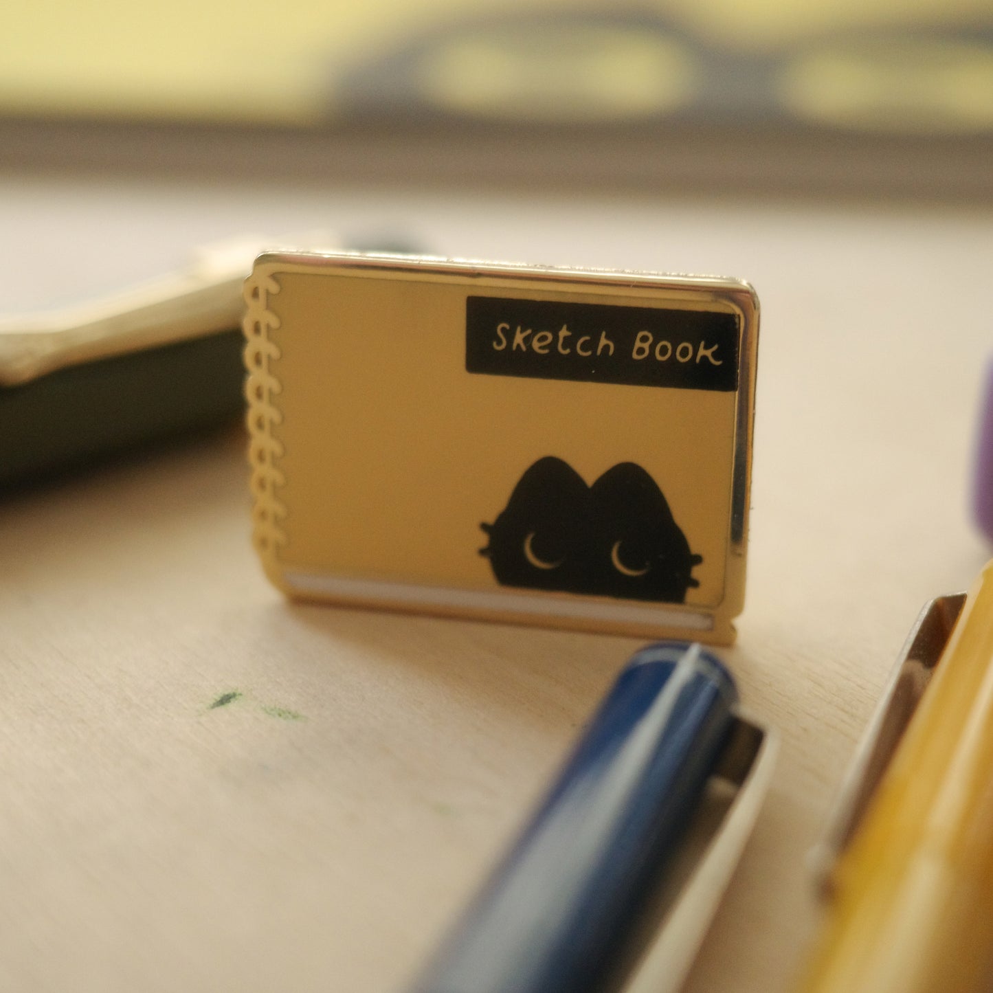 sketchbook - enamel pin